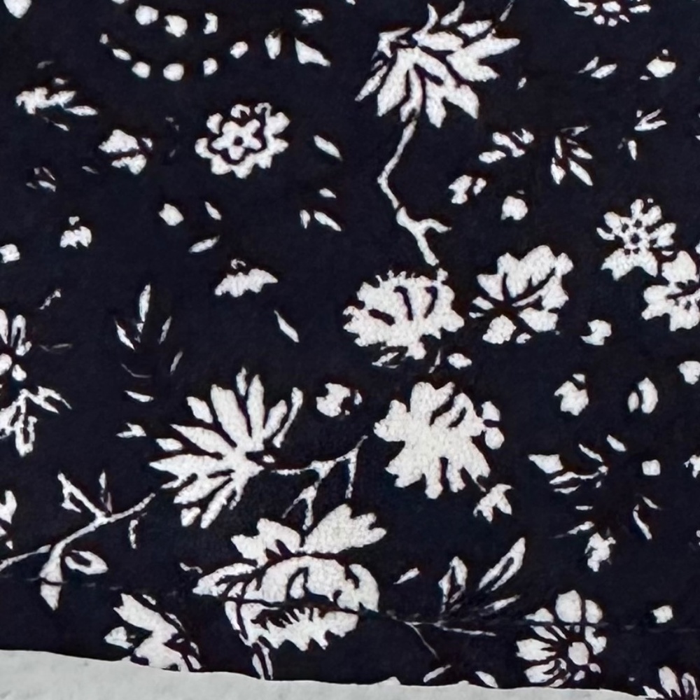 Ann Taylor LOFT Floral Puff Sleeve, Size Medium - Picture 8 of 9